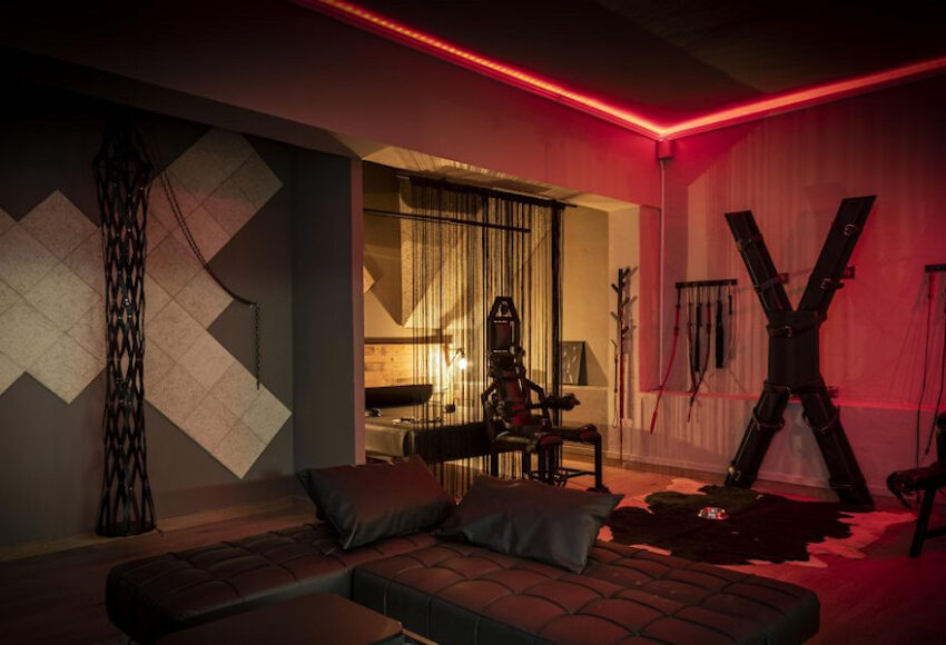 clandestino fetish rooms mazmorra bdsm